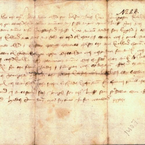 Bild av det äldsta dokumentet som förvaras i Österbotten, ett köpebrev skrivet med medeltida bläckskrift på lumppapper i storleken 21,5 x 15,5 cm.