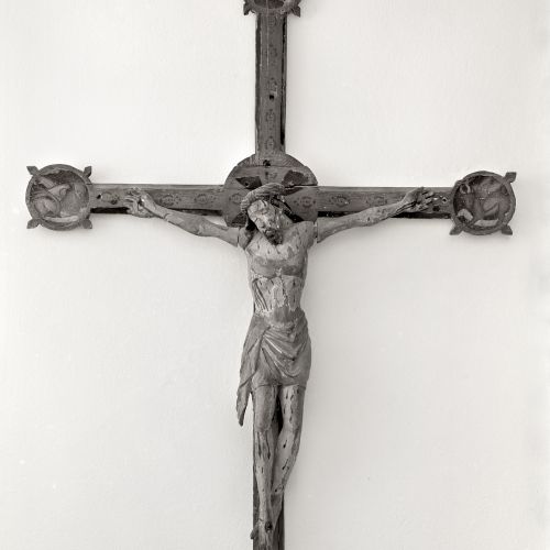 Lapväärtin vanhassa kirkossa oli krusifiksi, joka on ajoitettu 1400-luvun lopulle. Se on luultavasti kotimaista alkuperää, Närpiön kirkosta peräisin. Valokuva: Gunnar Bäckman.