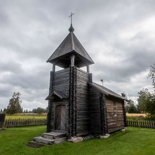 Påraksen kappeli lounaasta katsottuna.